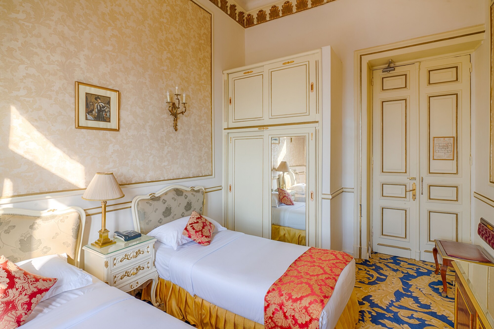 paradise inn le metropole hotel