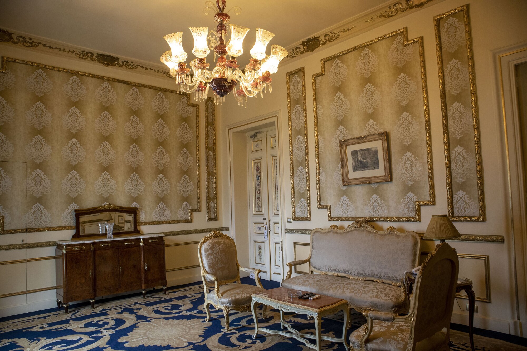 paradise inn le metropole hotel