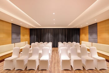 lemon tree premier budhanilkanth