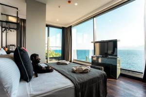 lucky monkey hotel