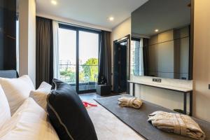 lucky monkey hotel