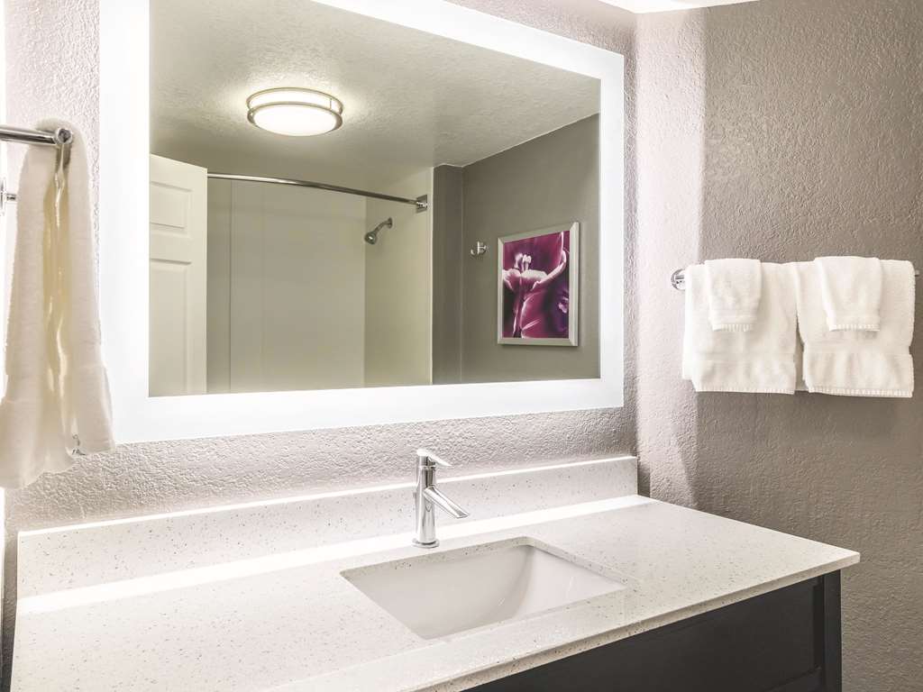 la quinta inn and suites by wyndham austin airport