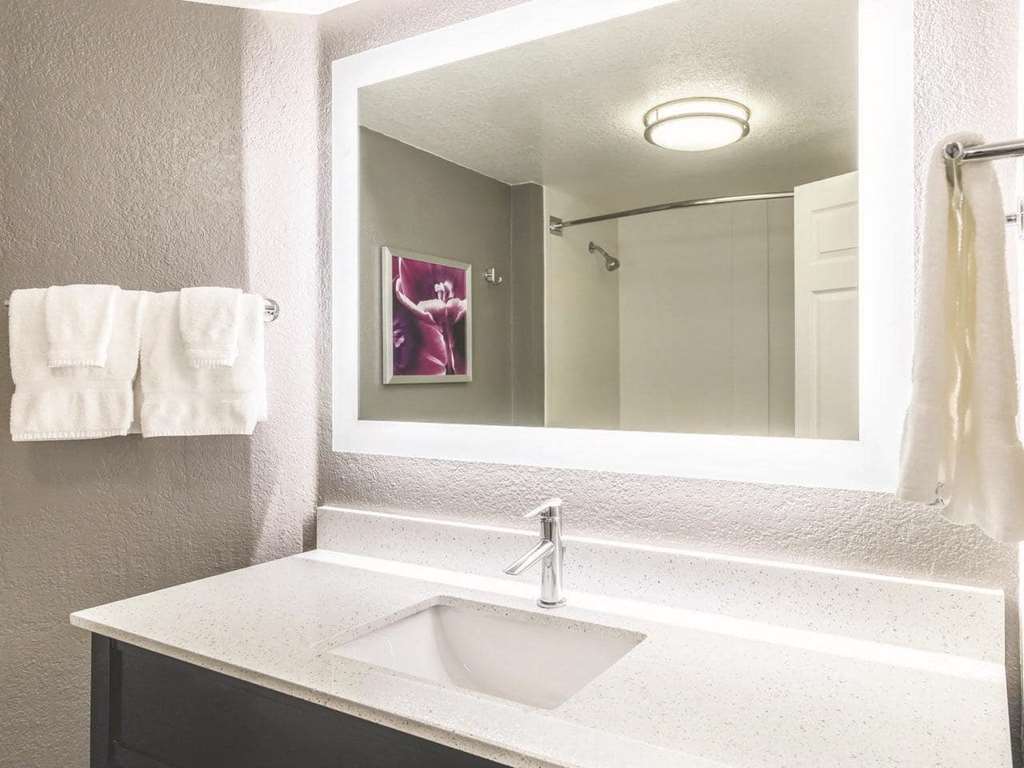 la quinta inn and suites by wyndham austin airport