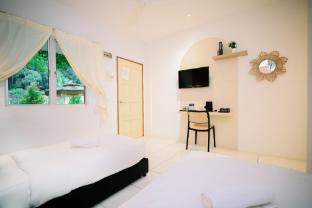 lilla rainforest retreats by swing and pillows