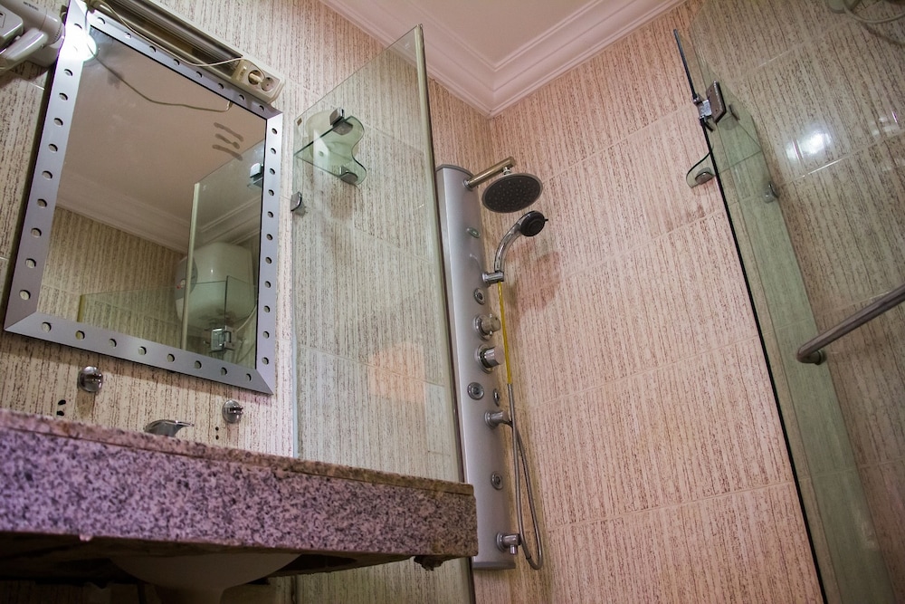 de bliss hotel and suites