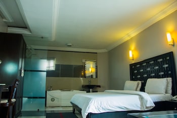 de bliss hotel and suites