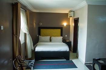 de bliss hotel and suites
