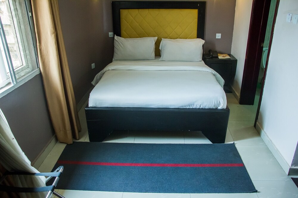 de bliss hotel and suites