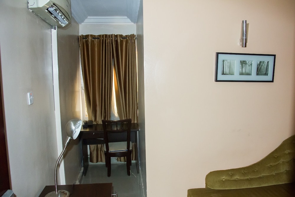 de bliss hotel and suites