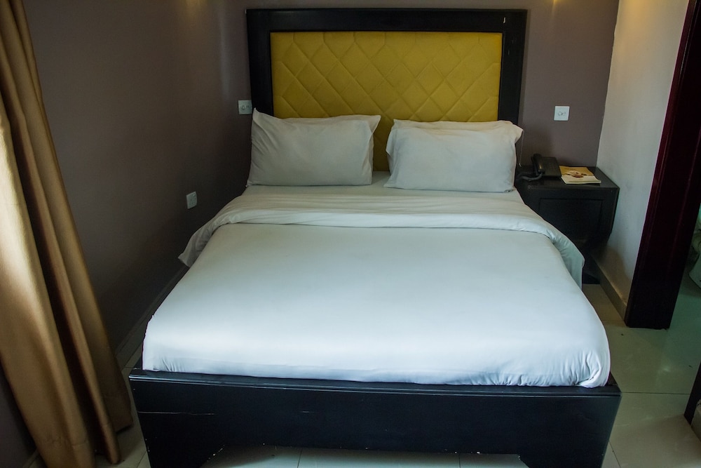 de bliss hotel and suites