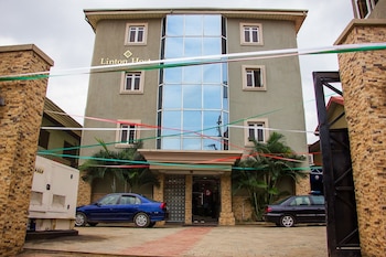 de bliss hotel and suites