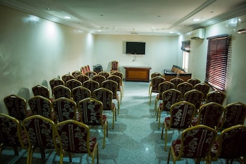 de bliss hotel and suites