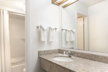 Super 8 By Wyndham Riviera Beach West Palm Beach,Palm Beach>>Florida,2 star