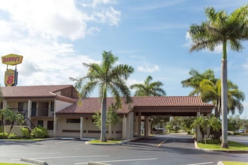 Super 8 By Wyndham Riviera Beach West Palm Beach,Palm Beach>>Florida,2 star