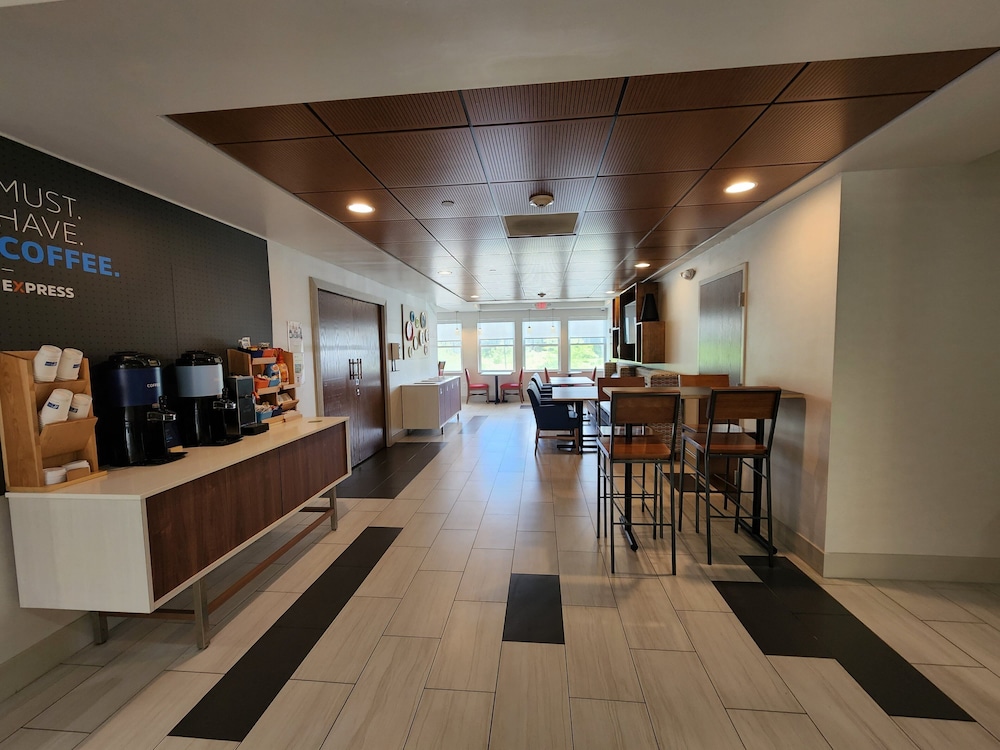 holiday inn express hotel and suites rochester by ihg
