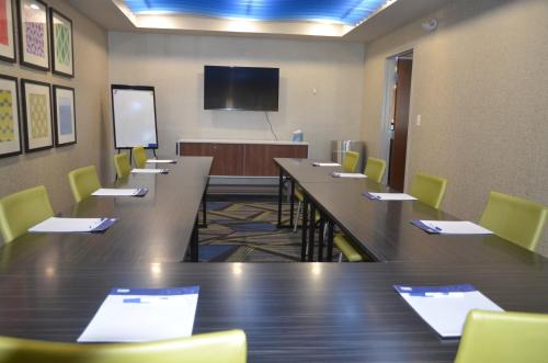 holiday inn express hotel and suites rochester by ihg