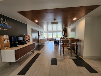 holiday inn express hotel and suites rochester by ihg