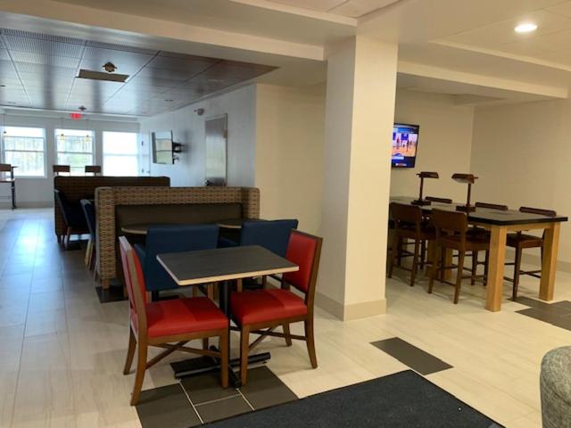 holiday inn express hotel and suites rochester by ihg