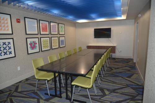 holiday inn express hotel and suites rochester by ihg