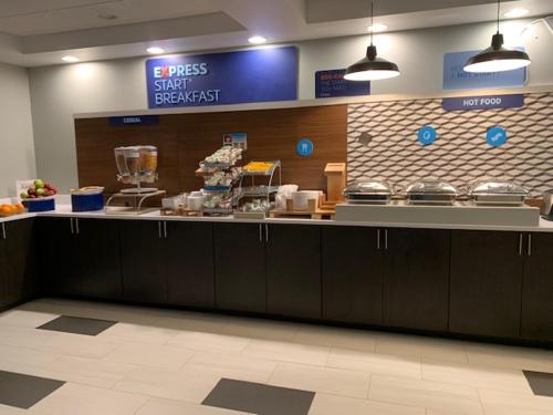 holiday inn express hotel and suites rochester by ihg