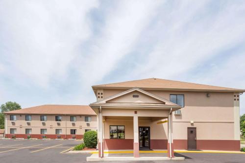 Super 8 By Wyndham Rock Falls Sterling Area,Dixon>>Chicago,2 star
