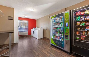 extended stay america select suites rockford state street