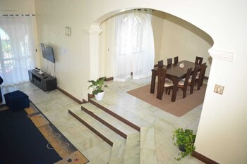 lux suites dofils creek residence nyali