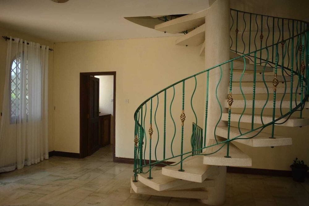 lux suites dofils creek residence nyali