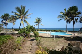 lux suites dofils creek residence nyali