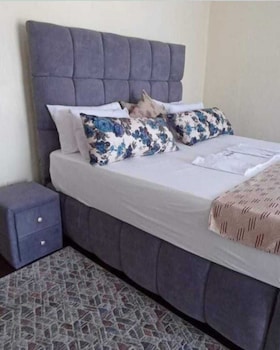 lux suites dofils creek residence nyali