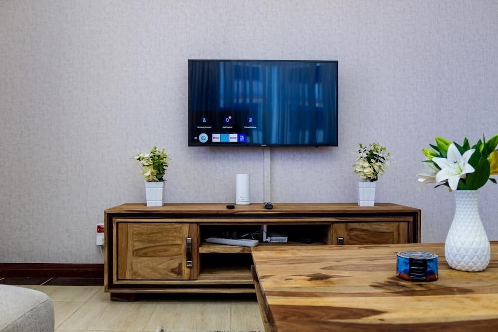 lux suites elsa royal apartments