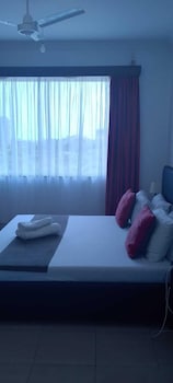 lux suites elsa royal apartments