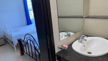 lux suites hayana palm apartments