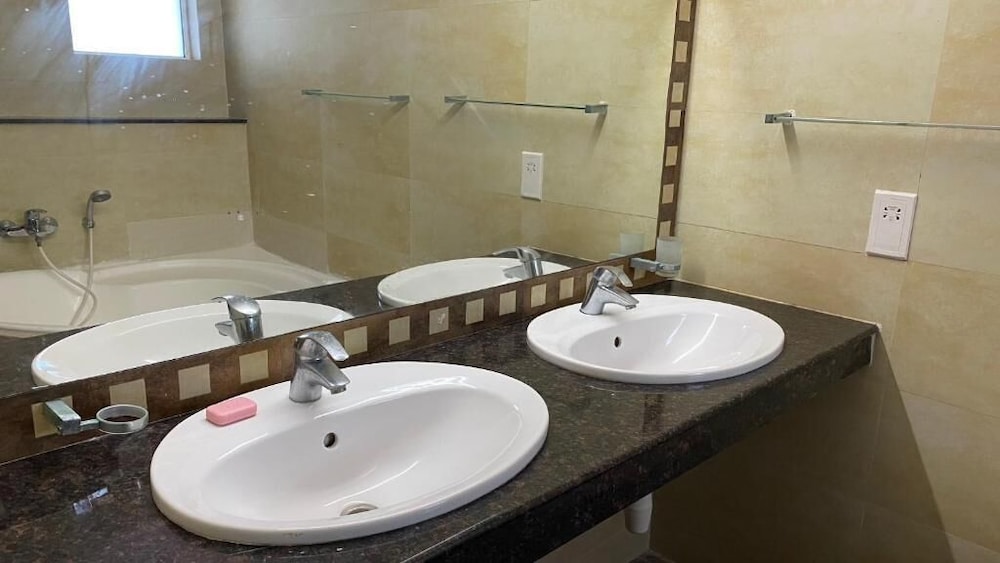 lux suites hayana palm apartments