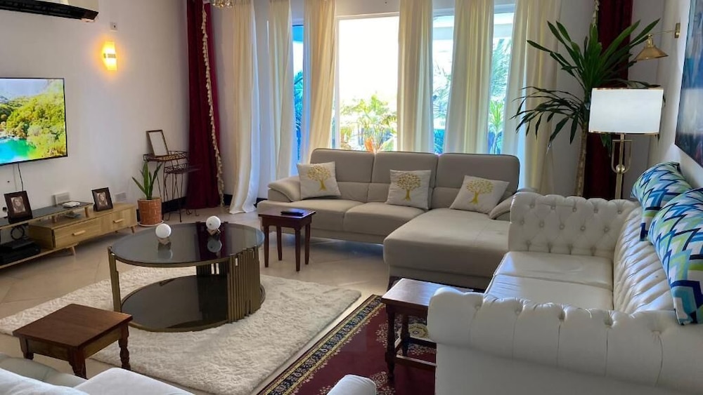 lux suites hayana palm apartments