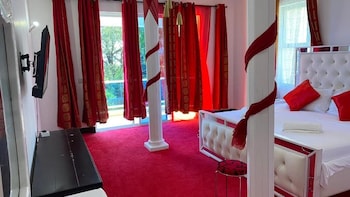 lux suites hayana palm apartments