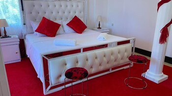 lux suites hayana palm apartments