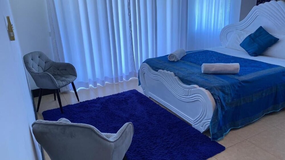 lux suites hayana palm apartments