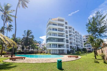 lux suites vee xanadu luxury apartments