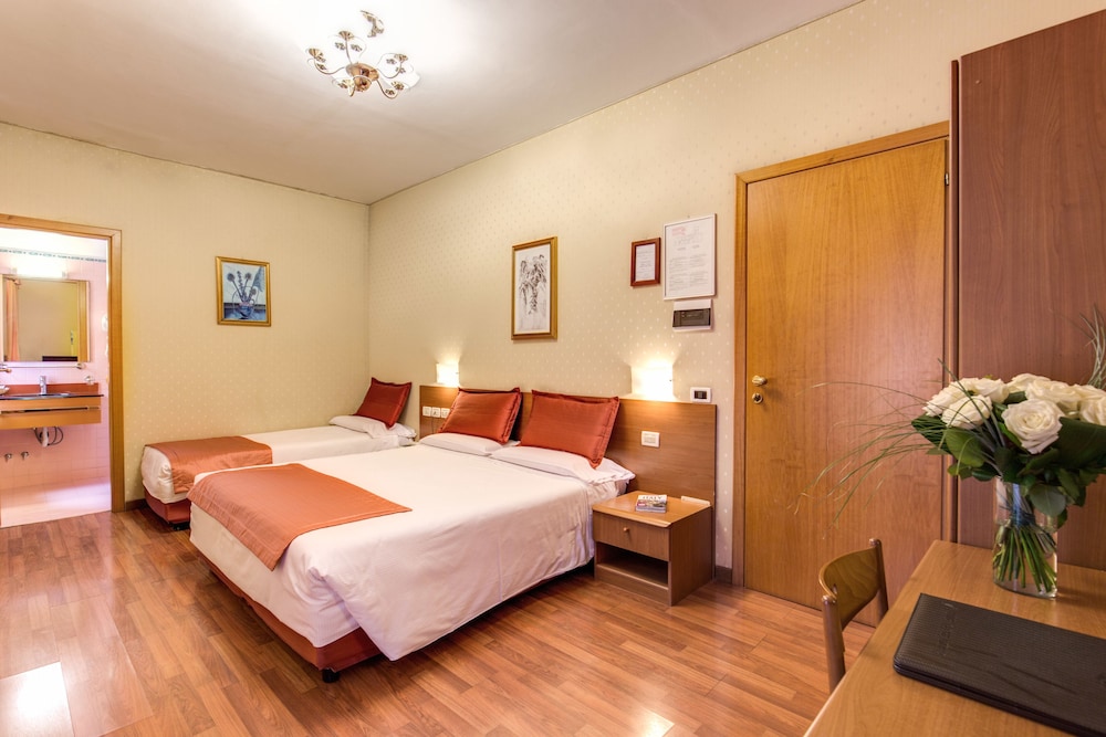 flower garden hotel rome