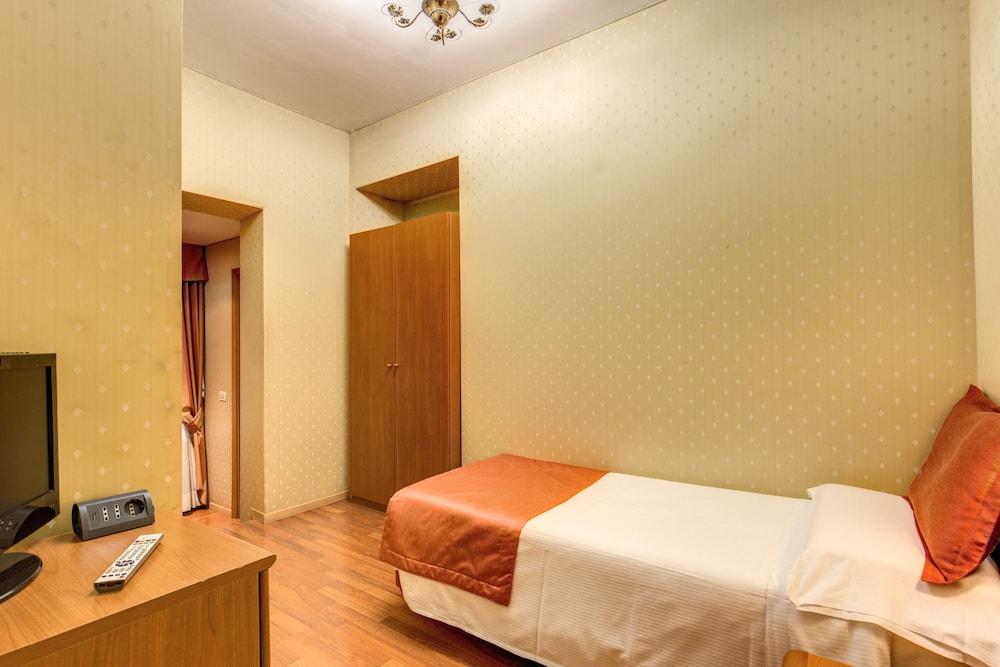 flower garden hotel rome