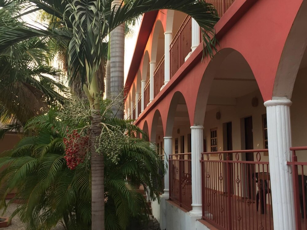 hotel le flamboyant