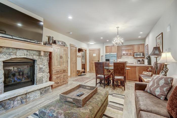 luxury 1 bedroom ski in out condo with slopeside heated pool condo