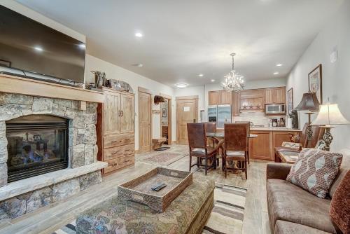 luxury 1 bedroom ski in out condo with slopeside heated pool condo