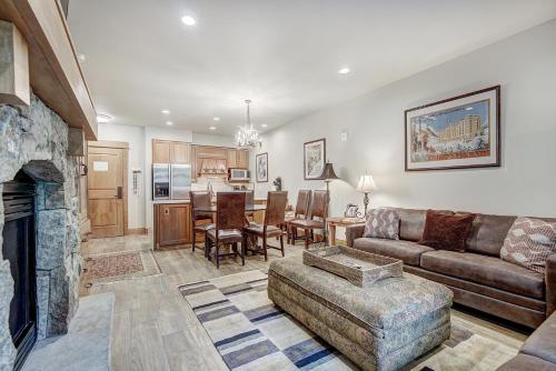 luxury 1 bedroom ski in out condo with slopeside heated pool condo