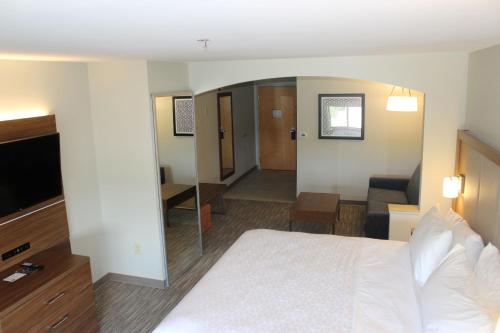 holiday inn express forest city by ihg