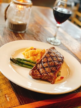 manhattan beach lodge