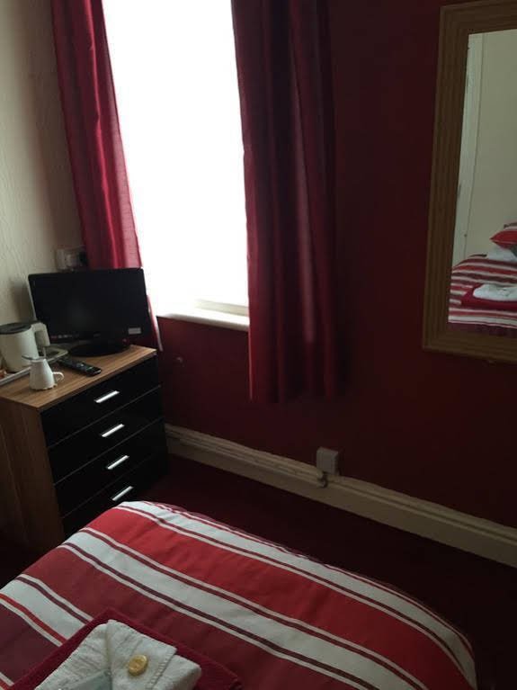 Moorfield Hotel,North West England>>Blackpool,2 star