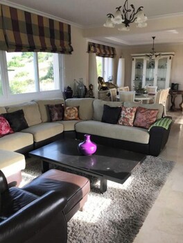 marbella villa rio seco