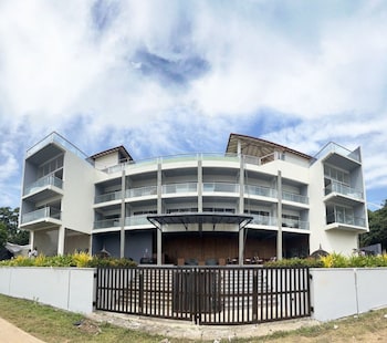 Mazarine Surf Suites,,3 star
